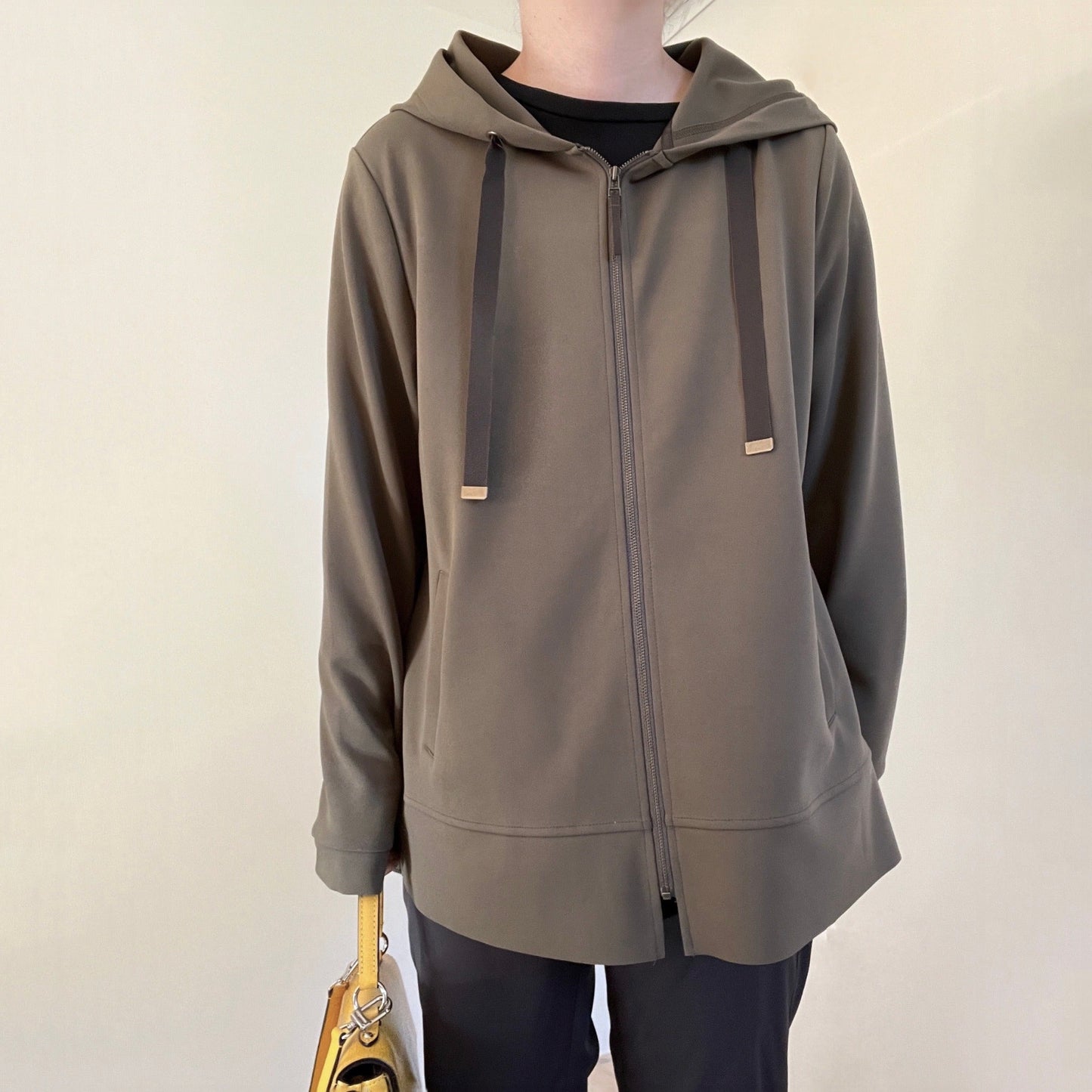 【再再再…入荷】後ろまでかわいい、大人上品なもちっとパーカー