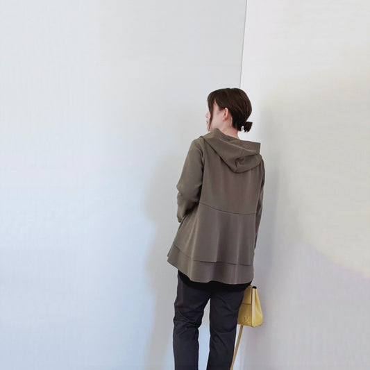 【再再再…入荷】後ろまでかわいい、大人上品なもちっとパーカー