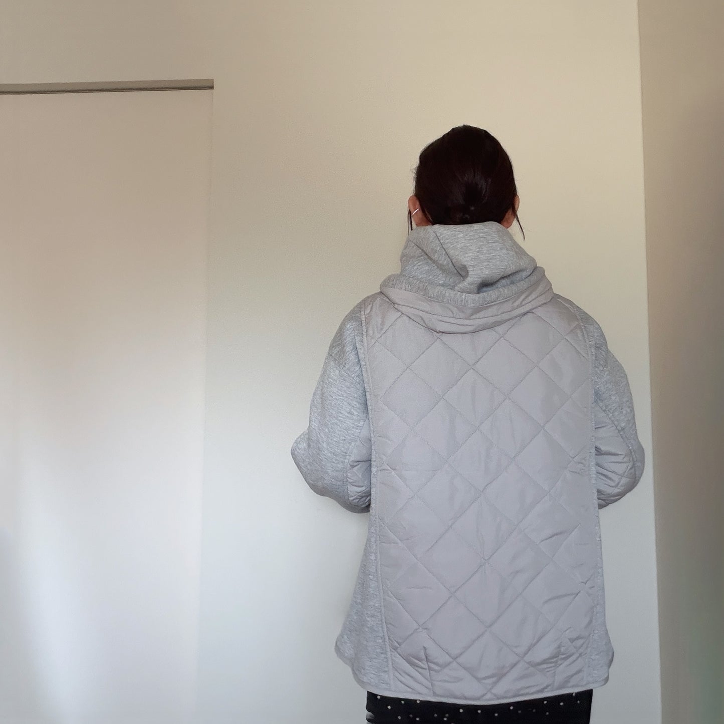 体育で「先生だけずるーい」と言われない⁈ パーカー見えするアウター