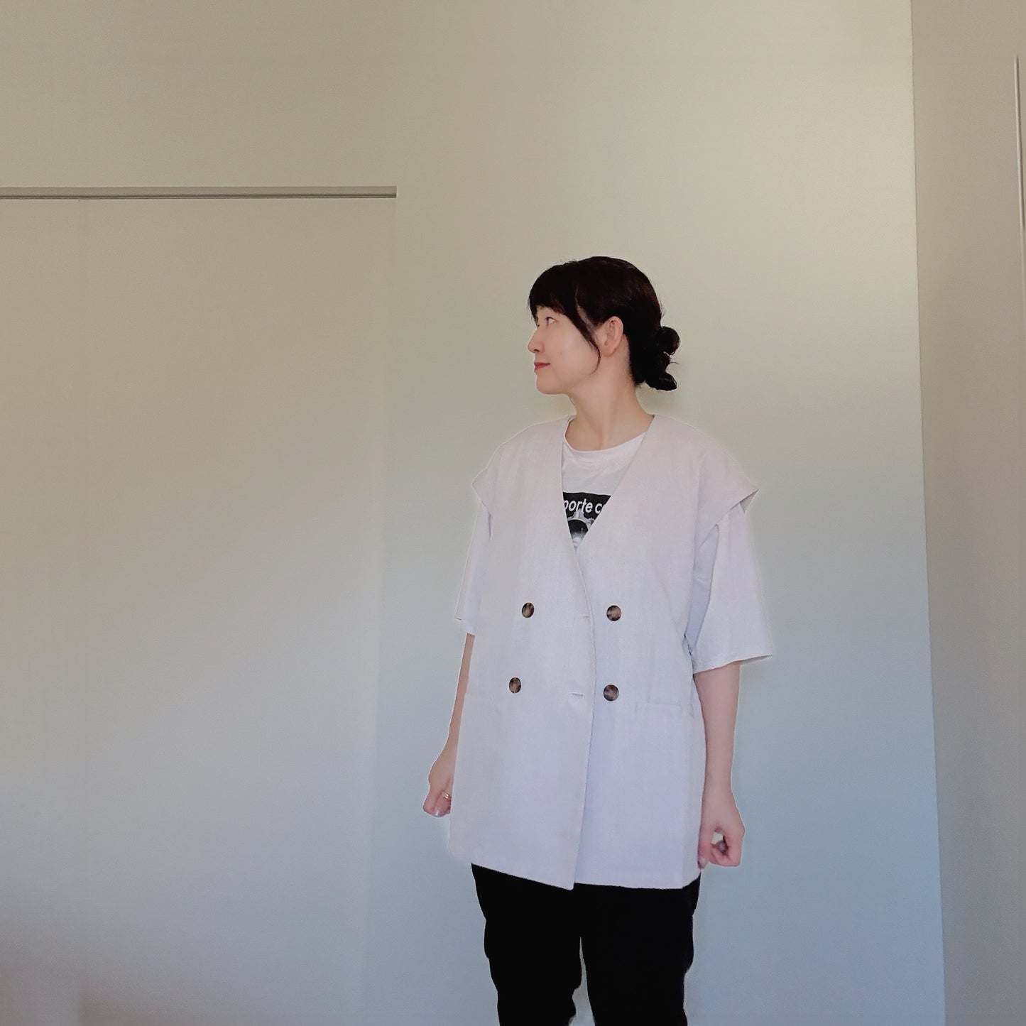 【ブラック登場】あの半袖ジャケットと同素材♪ジレとジャケットの間アイテム