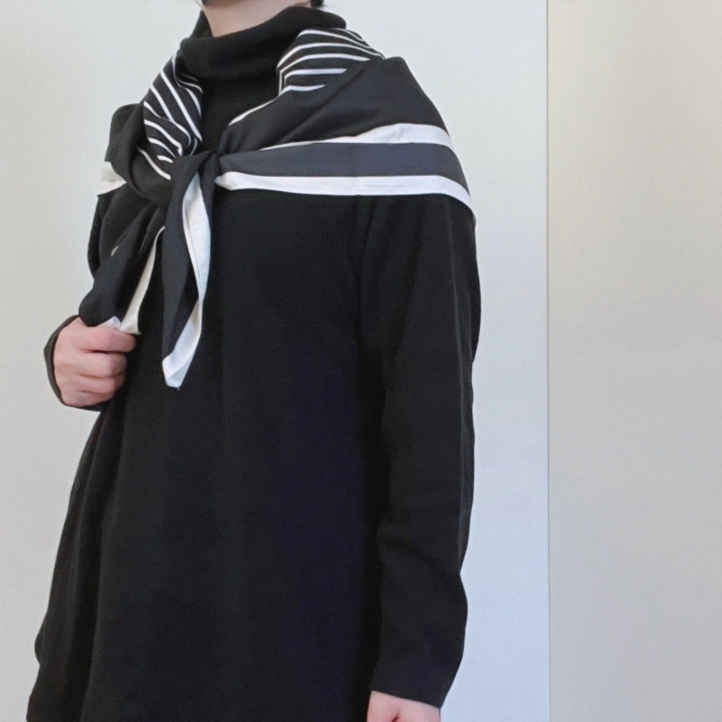 【再再再…入荷】いろいろ使えるモノトーンなスカーフ