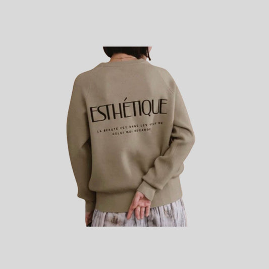 ニュアンスがかわいい、スウェットみたいなロゴニット