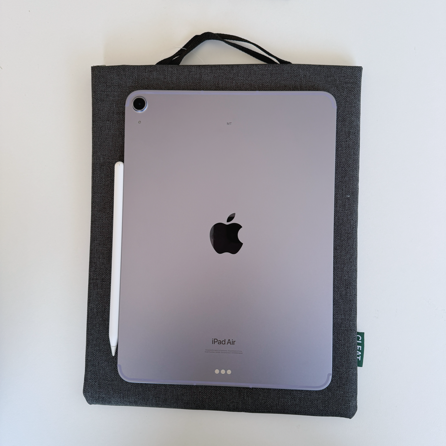シンプルなタブレットケース