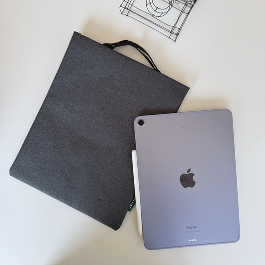 シンプルなタブレットケース