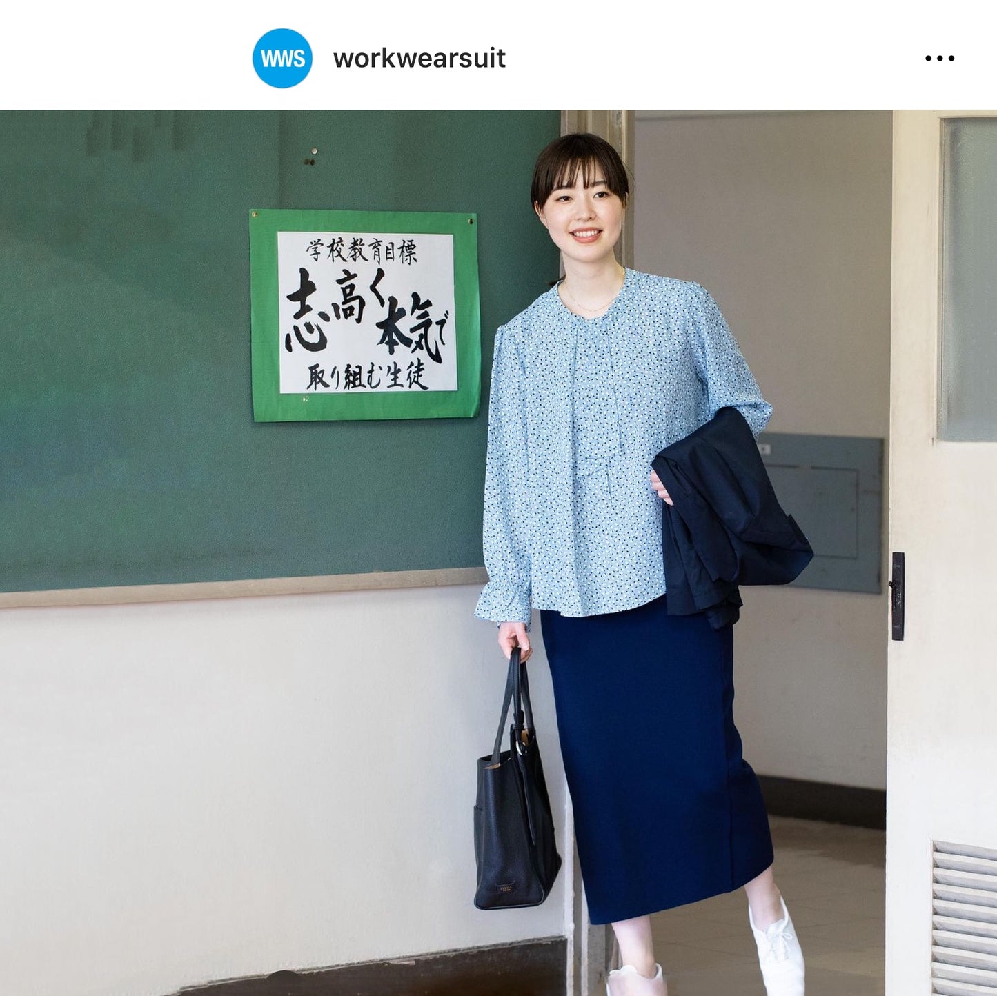 【再再再…入荷】イージーケアなラッフルタイのブラウス