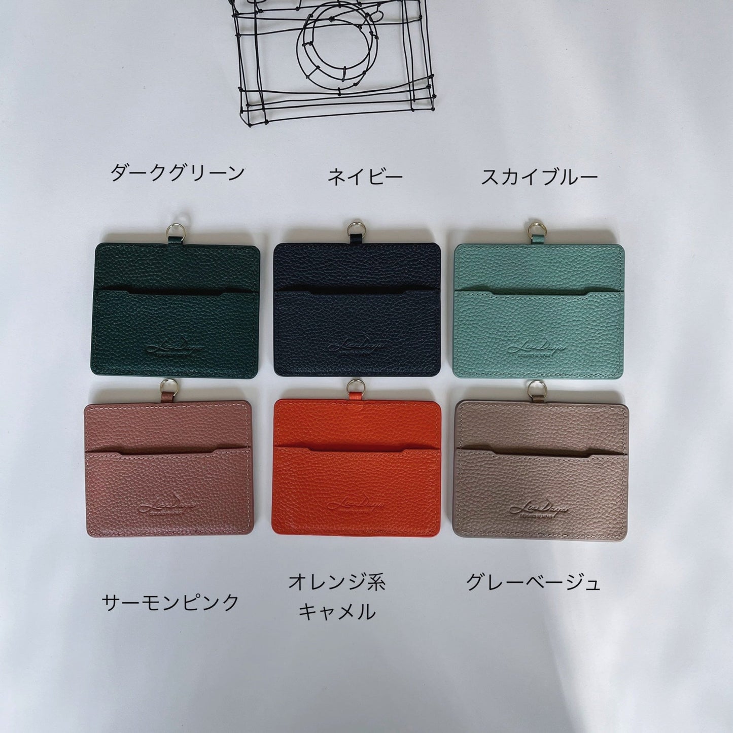 どの色が好き?本革でリール付きのIDケース