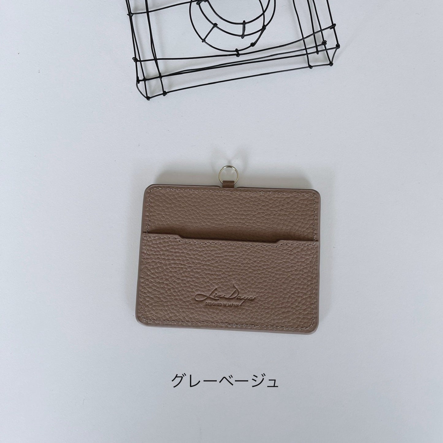どの色が好き?本革でリール付きのIDケース