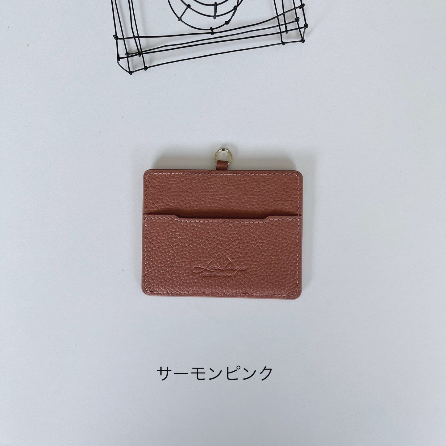どの色が好き?本革でリール付きのIDケース