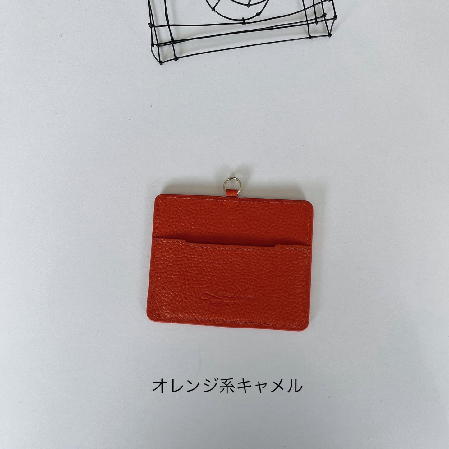 どの色が好き?本革でリール付きのIDケース