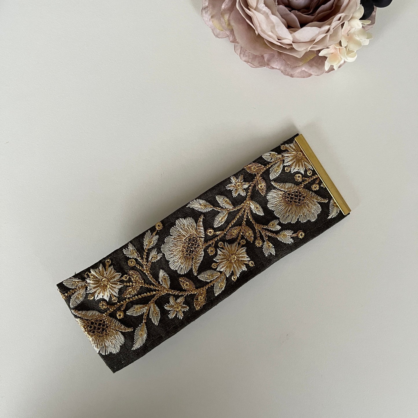 豪華な刺繍のポニーフック