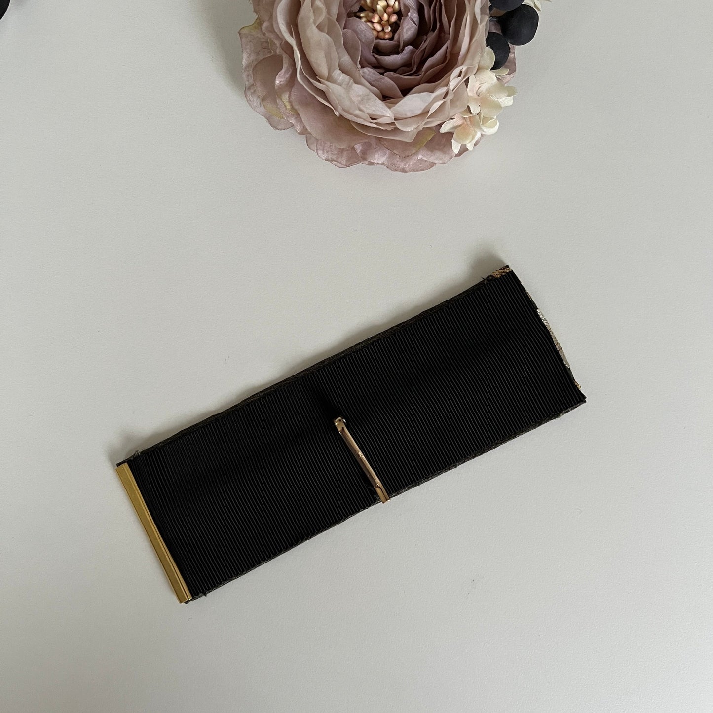 豪華な刺繍のポニーフック