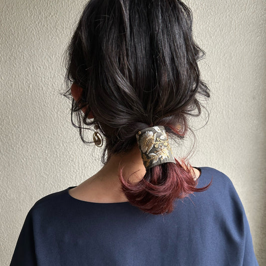 豪華な刺繍のポニーフック