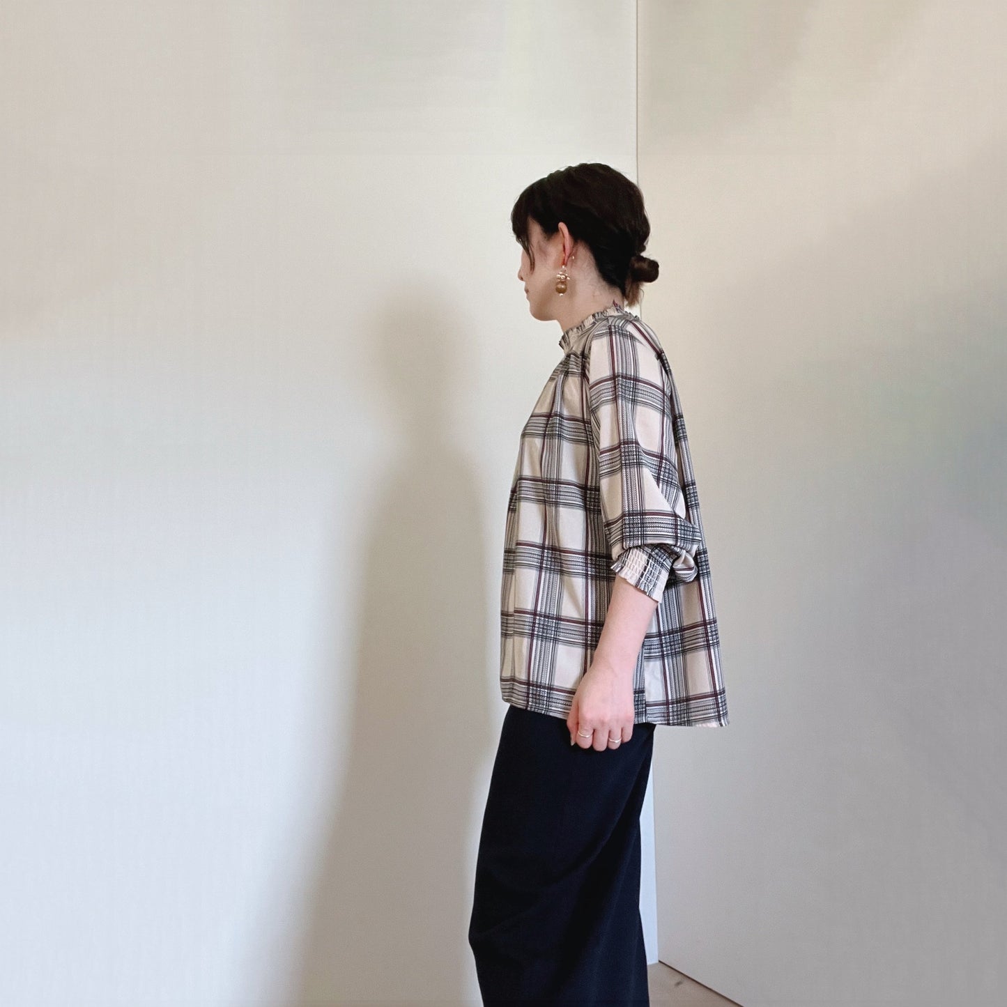 【再再再…入荷】小さい柄のシャーリングブラウス(参観も普段使いも◎)