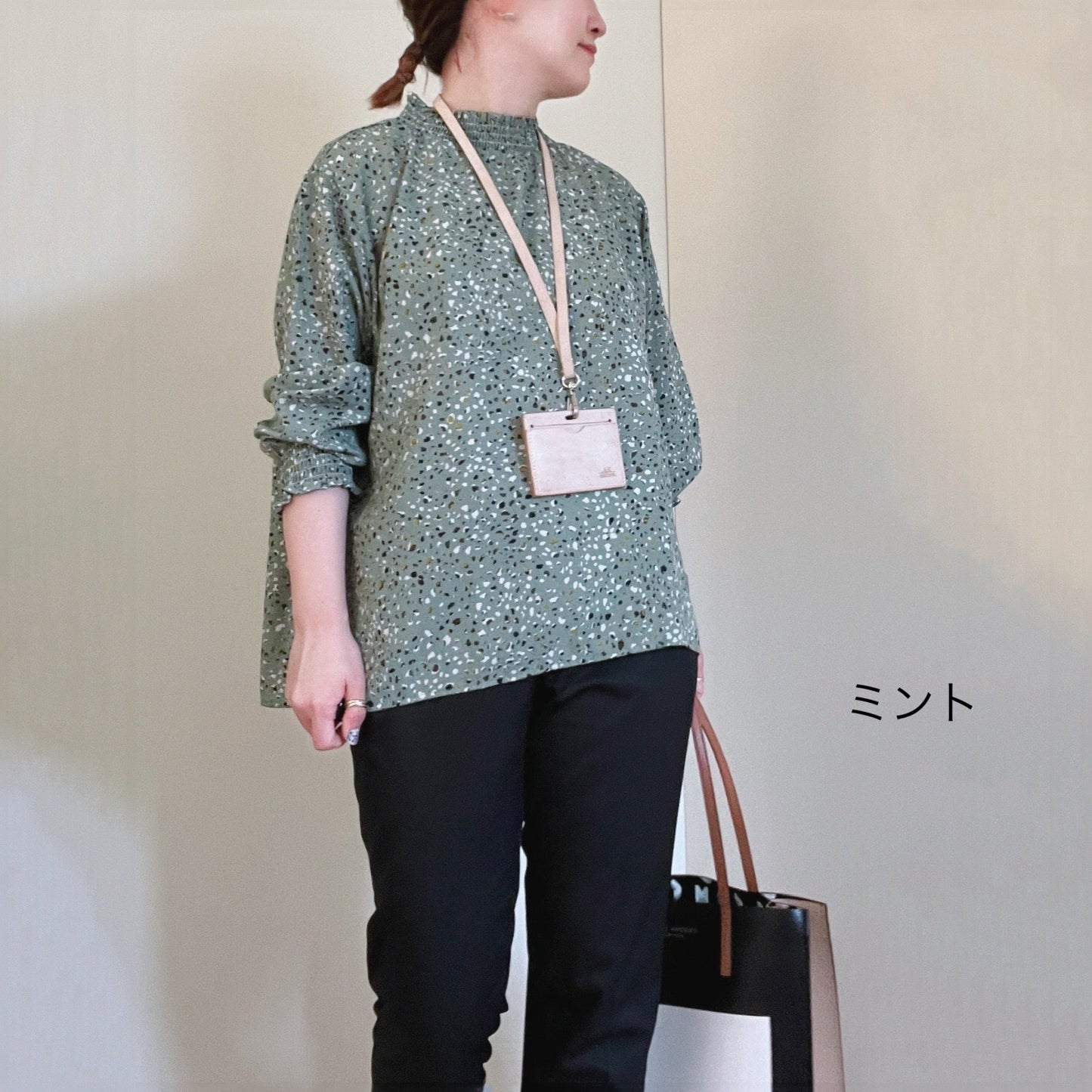 【再再再…入荷】小さい柄のシャーリングブラウス(参観も普段使いも◎)