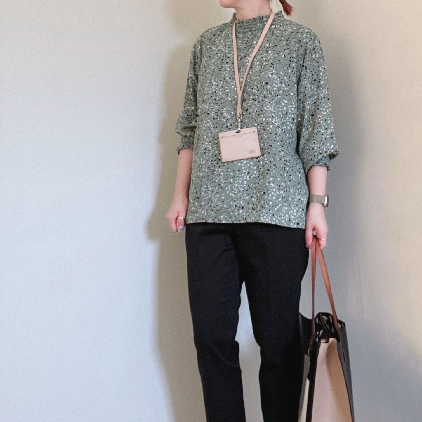 【再再再…入荷】小さい柄のシャーリングブラウス(参観も普段使いも◎)