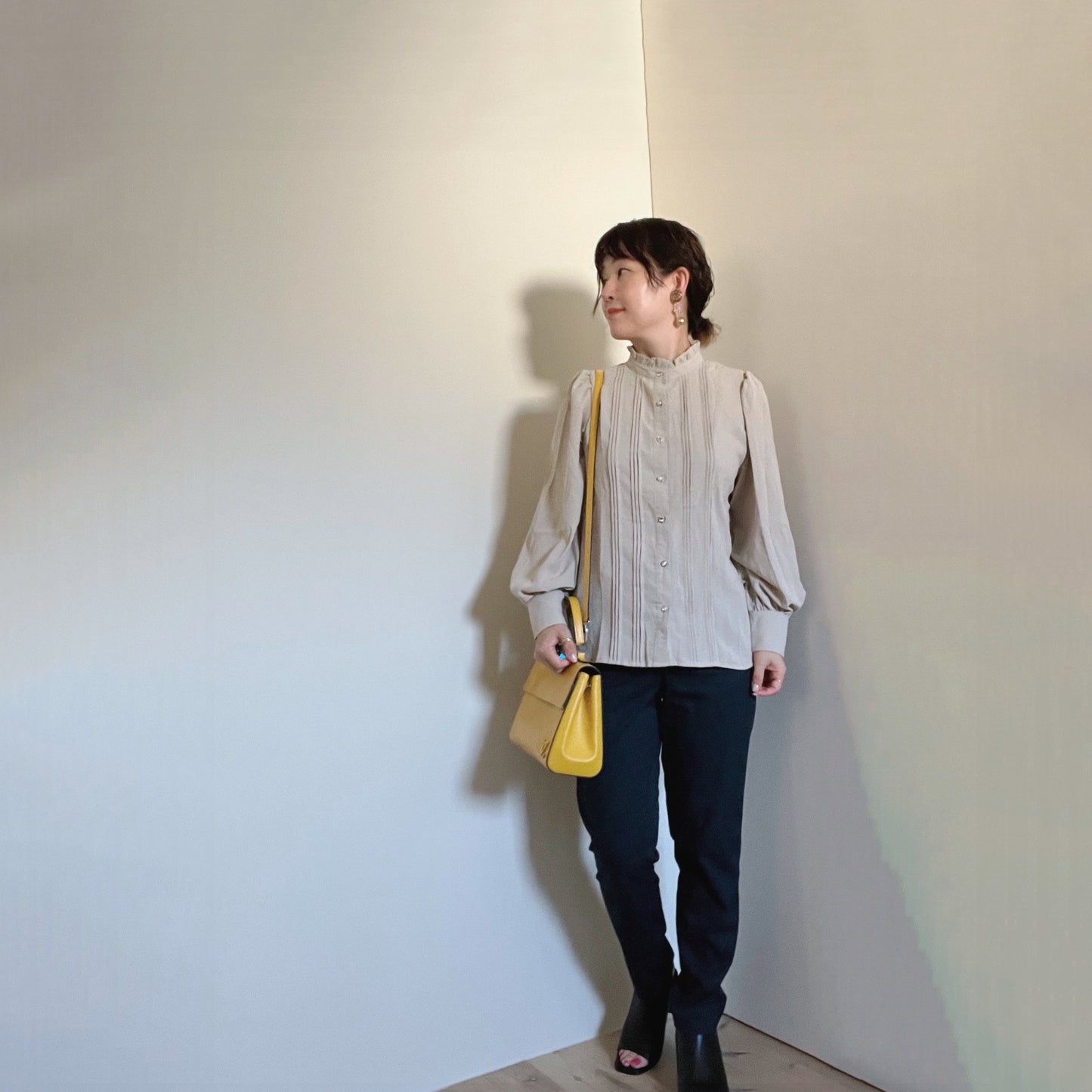 【再再再…入荷】ボタンデザインが全部違うタックブラウス&違わないバージョン