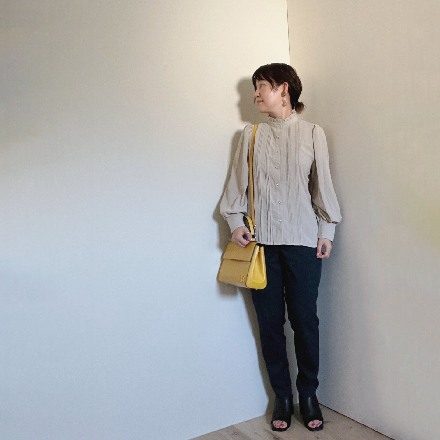【再再再…入荷】ボタンデザインが全部違うタックブラウス&違わないバージョン