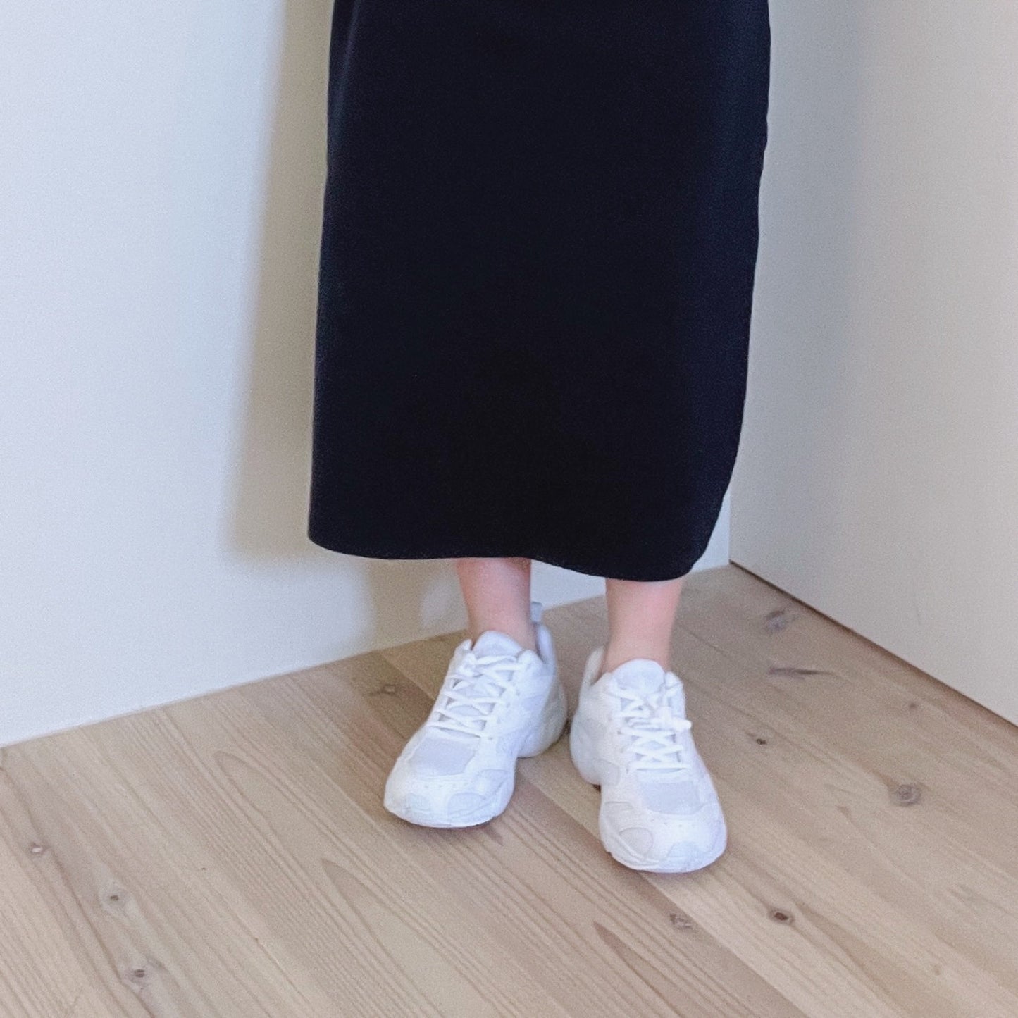 とっても軽い、上靴にぴったりな白スニ