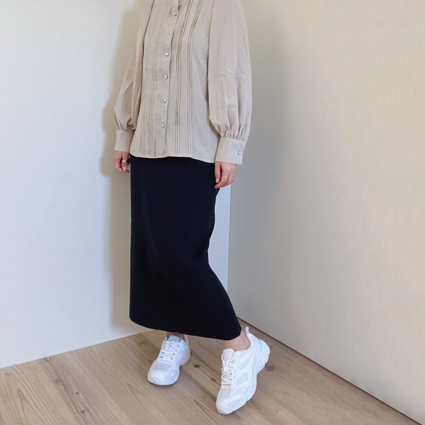 とっても軽い、上靴にぴったりな白スニ