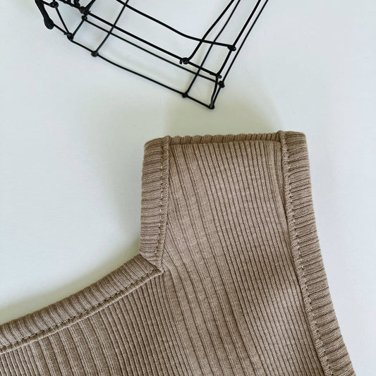 【再再再…入荷】白系の下に、モカ色インナーのタンク、きれいめシルエット(黒・カーキも有ります)