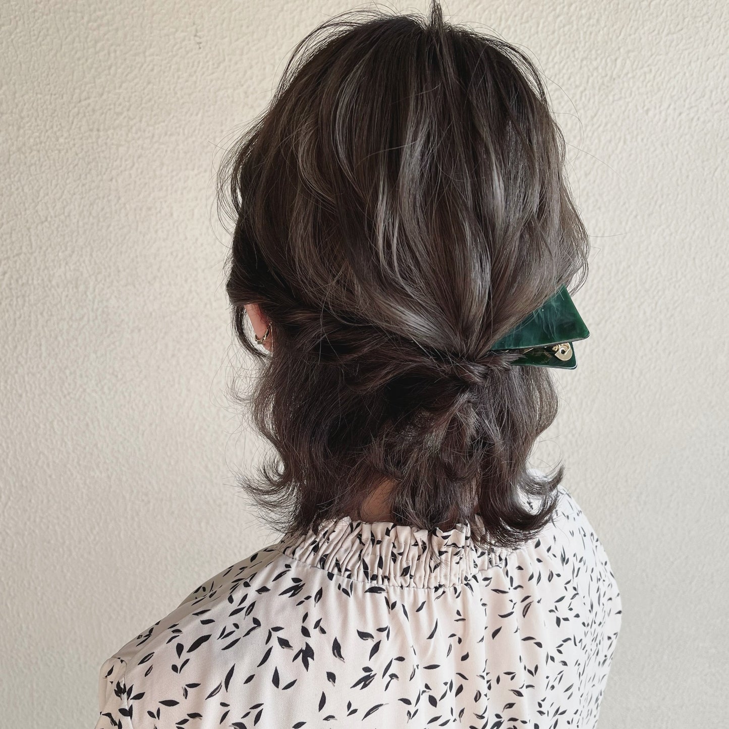 しっくりカラーの三角ヘアクリップ(シンプルマーブル)