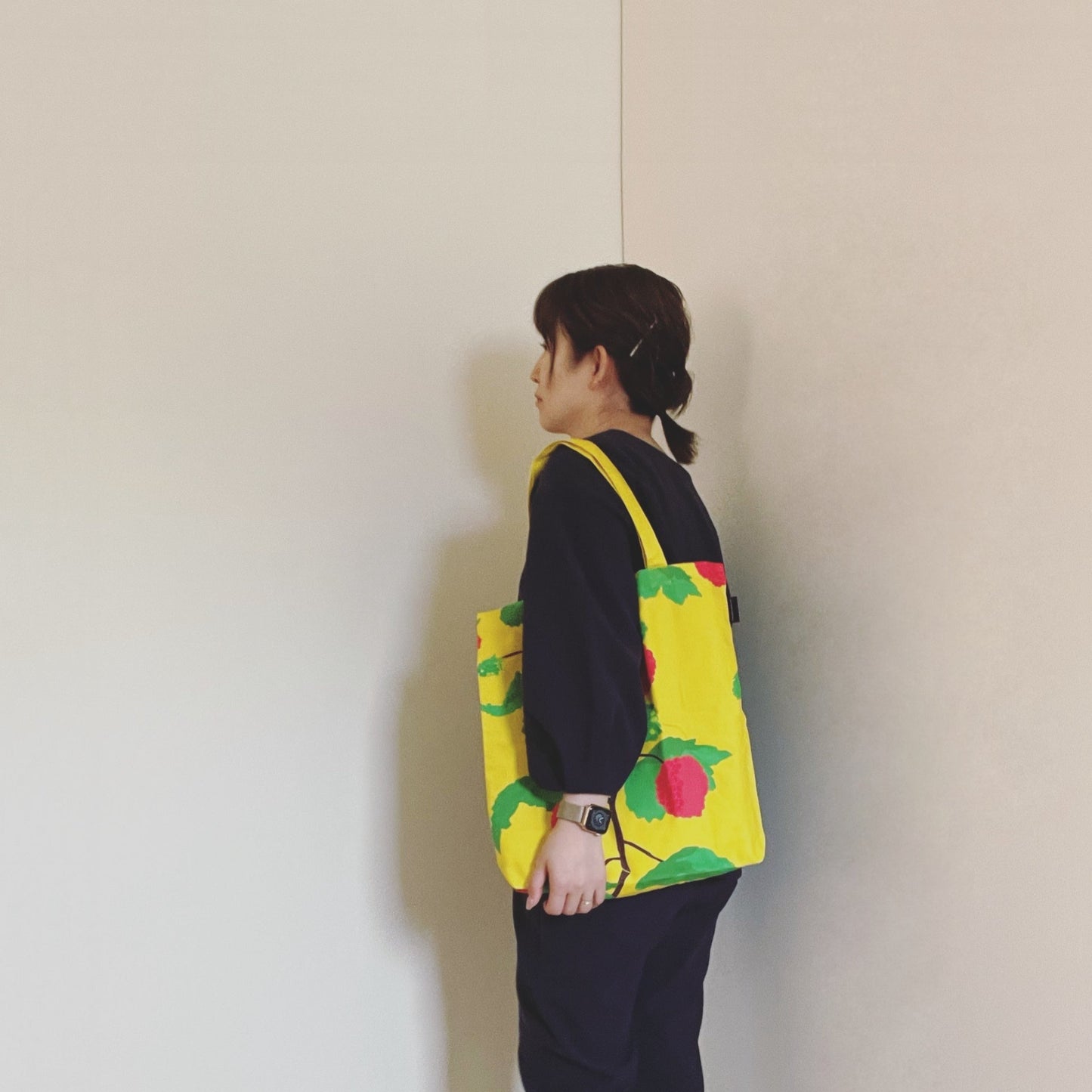 着用画黄色