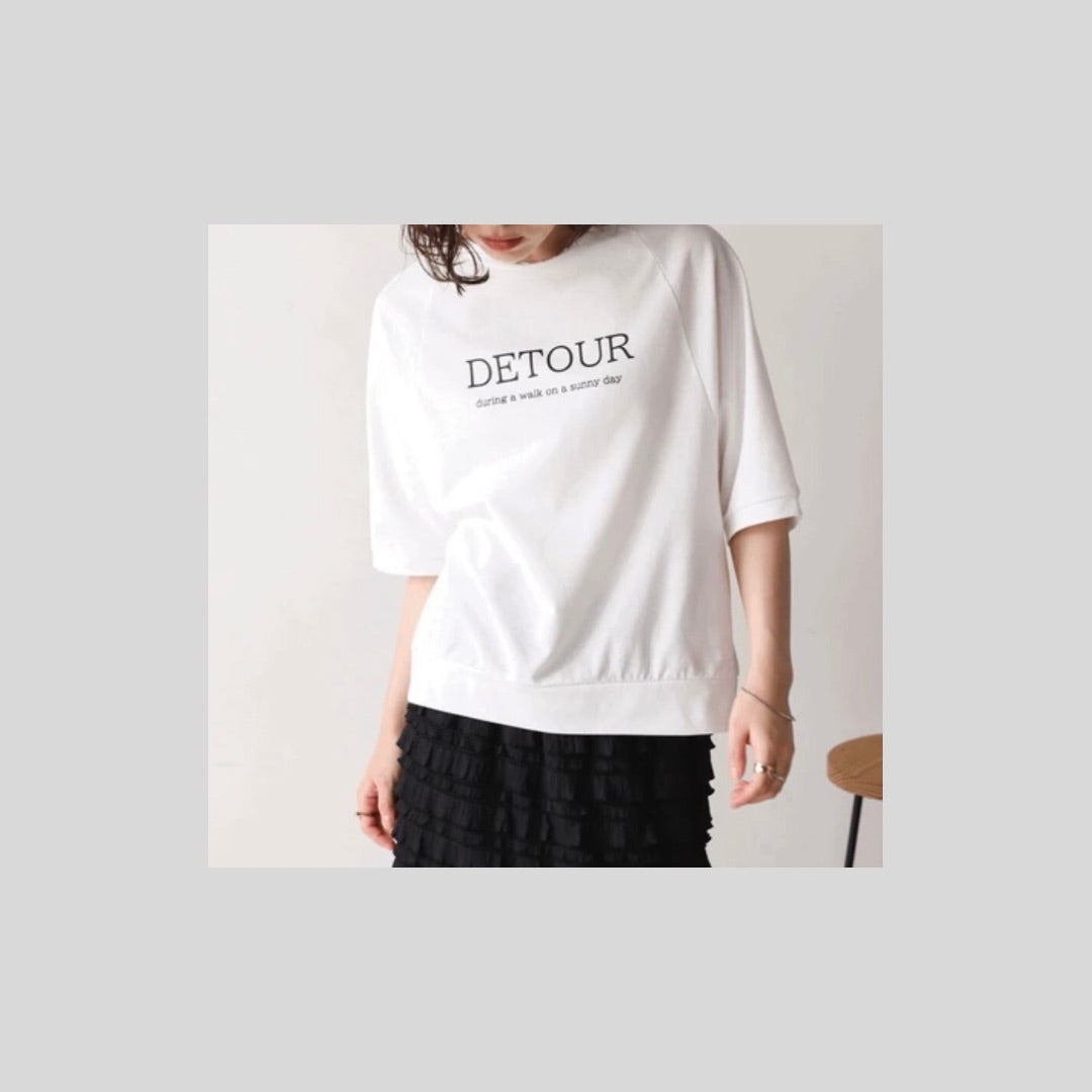 シンプル系ロゴのラグランTシャツ