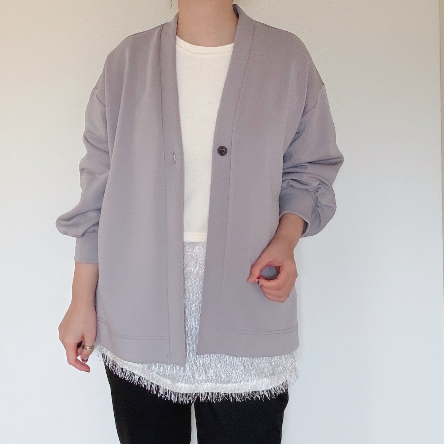 【完売色 再入荷】短い丈の重ね着にも！シャギー付きカットソー