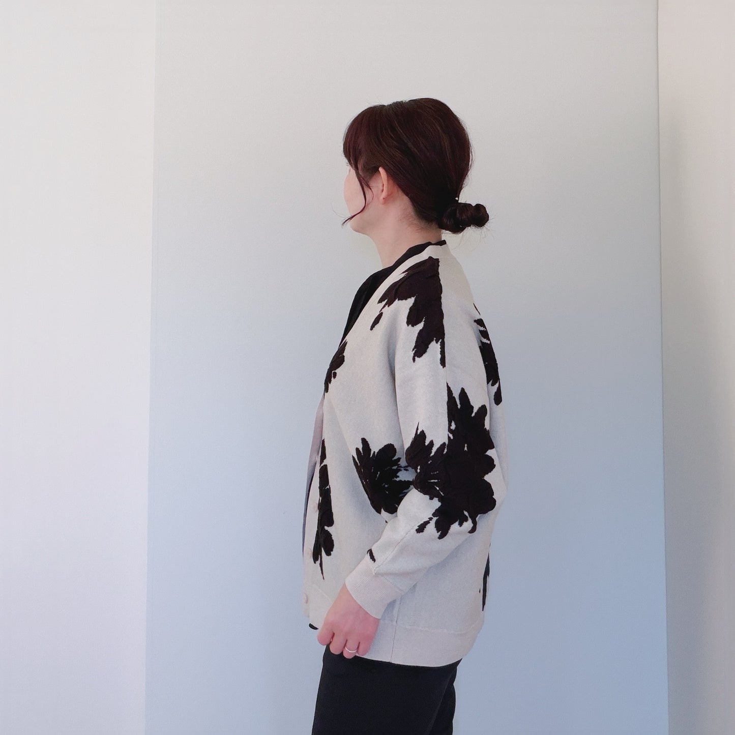 【再々入荷】立体感あるジャガードフラワーカーディガン