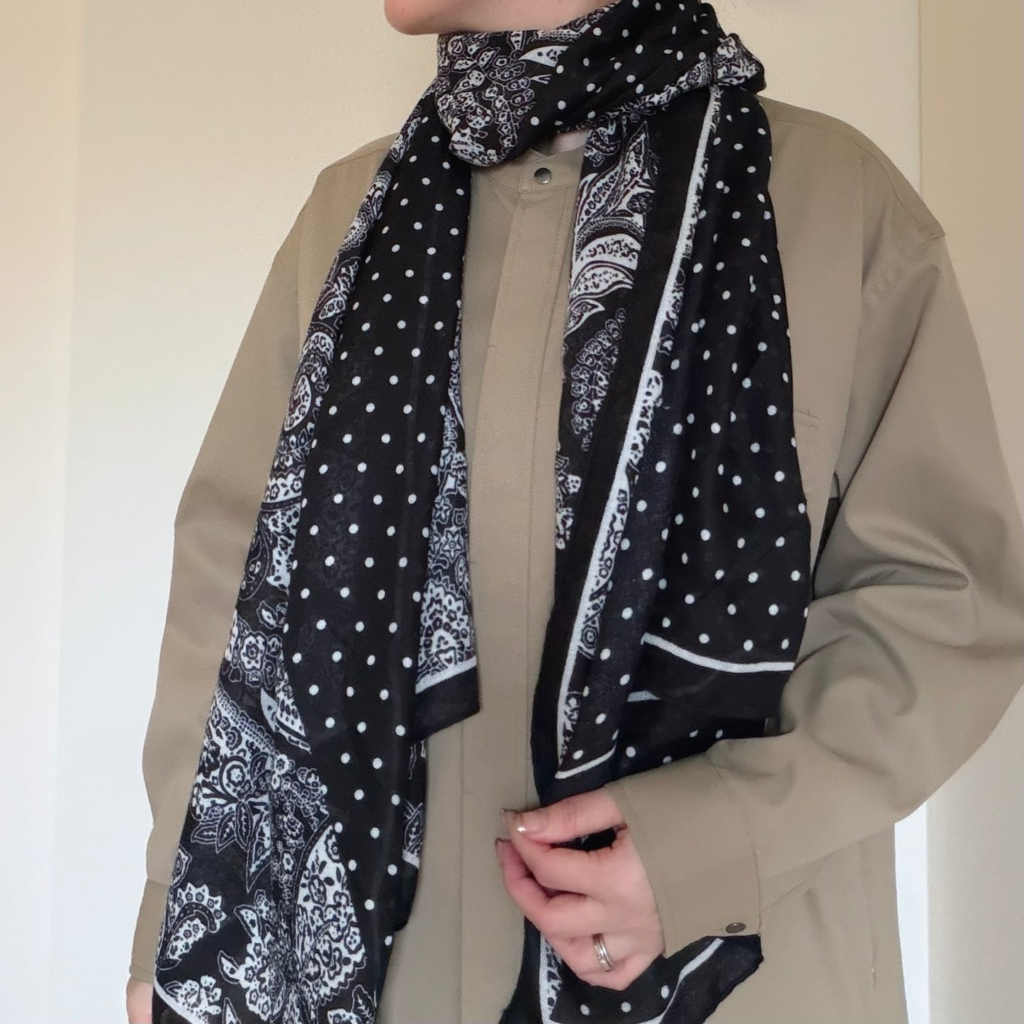 【再×3入荷】プライベートでもきれいめの日の下校指導でも活躍するストール