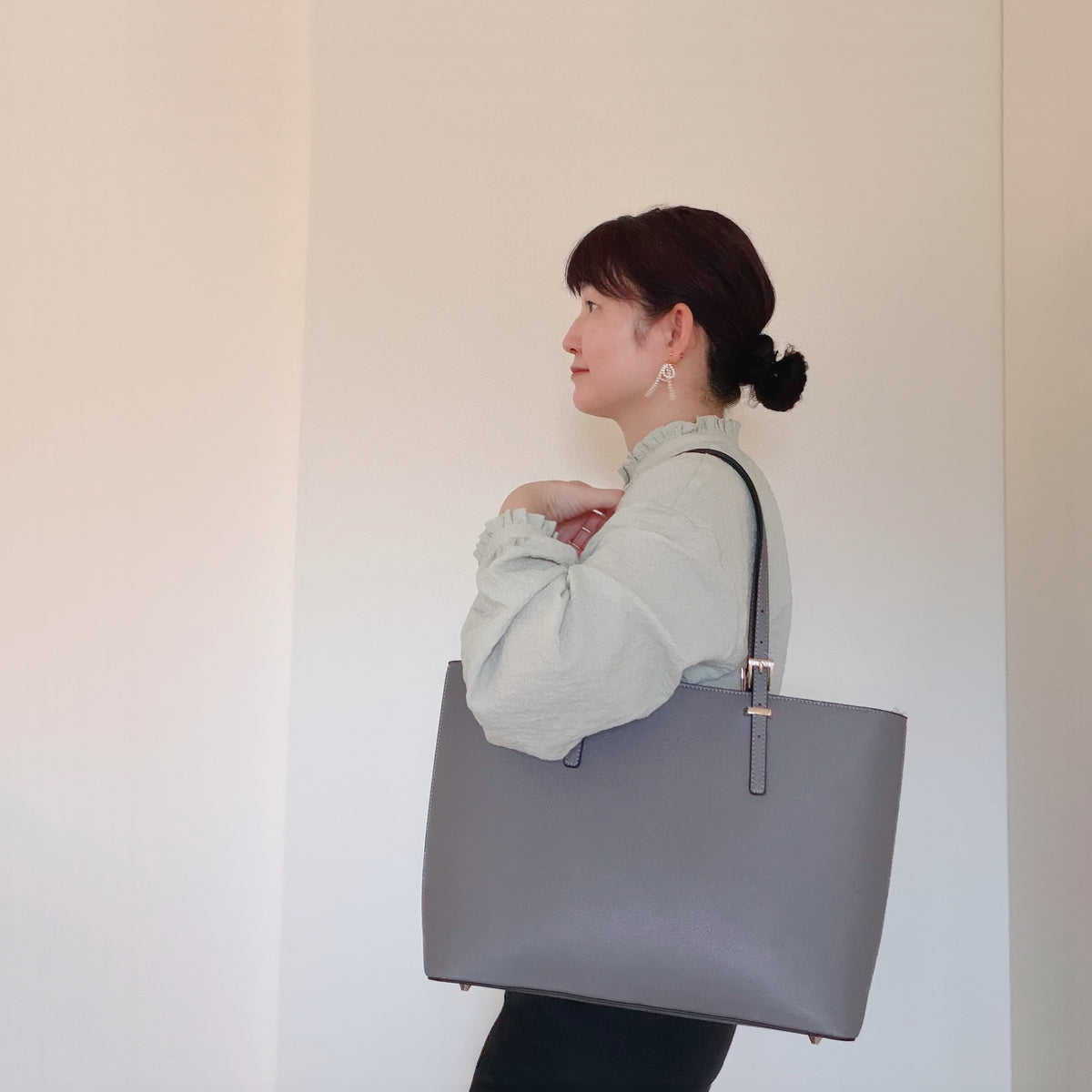 軽くてシンプル、きれいめ場面でも使いやすいA4トートバッグ