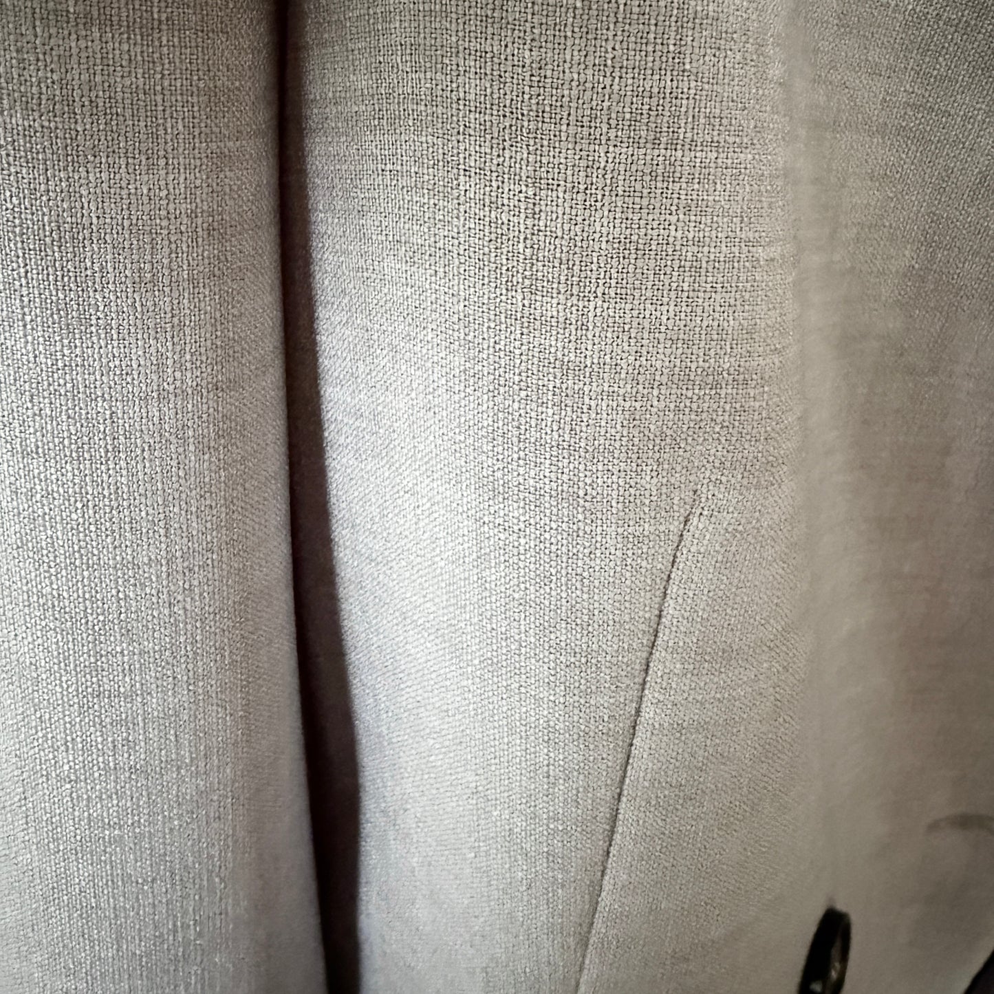 パイピングが上品な薄手ジャケット