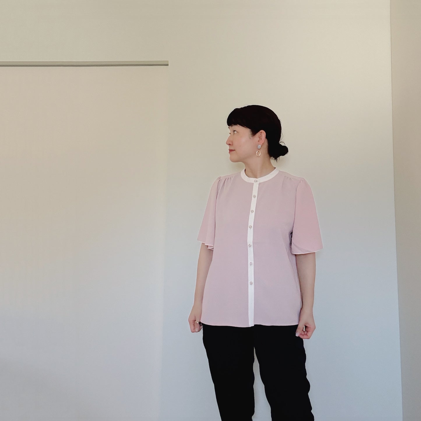 【ホワイト再入荷】半袖ブラウス、シンプルバイカラー