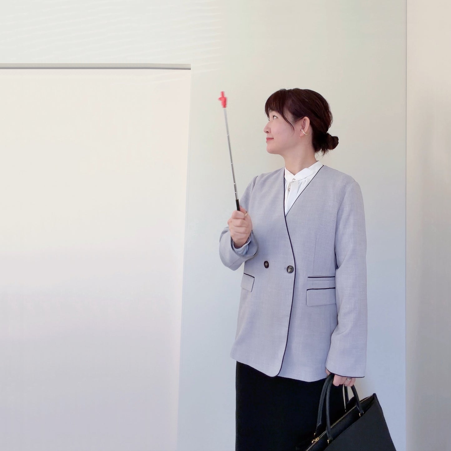 パイピングが上品な薄手ジャケット