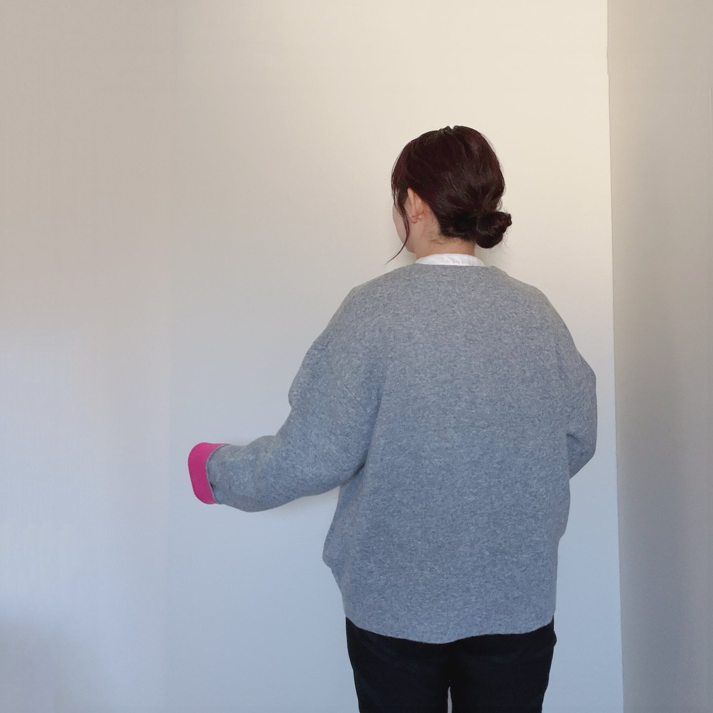 袖の色をチラ見せできるカーディガン