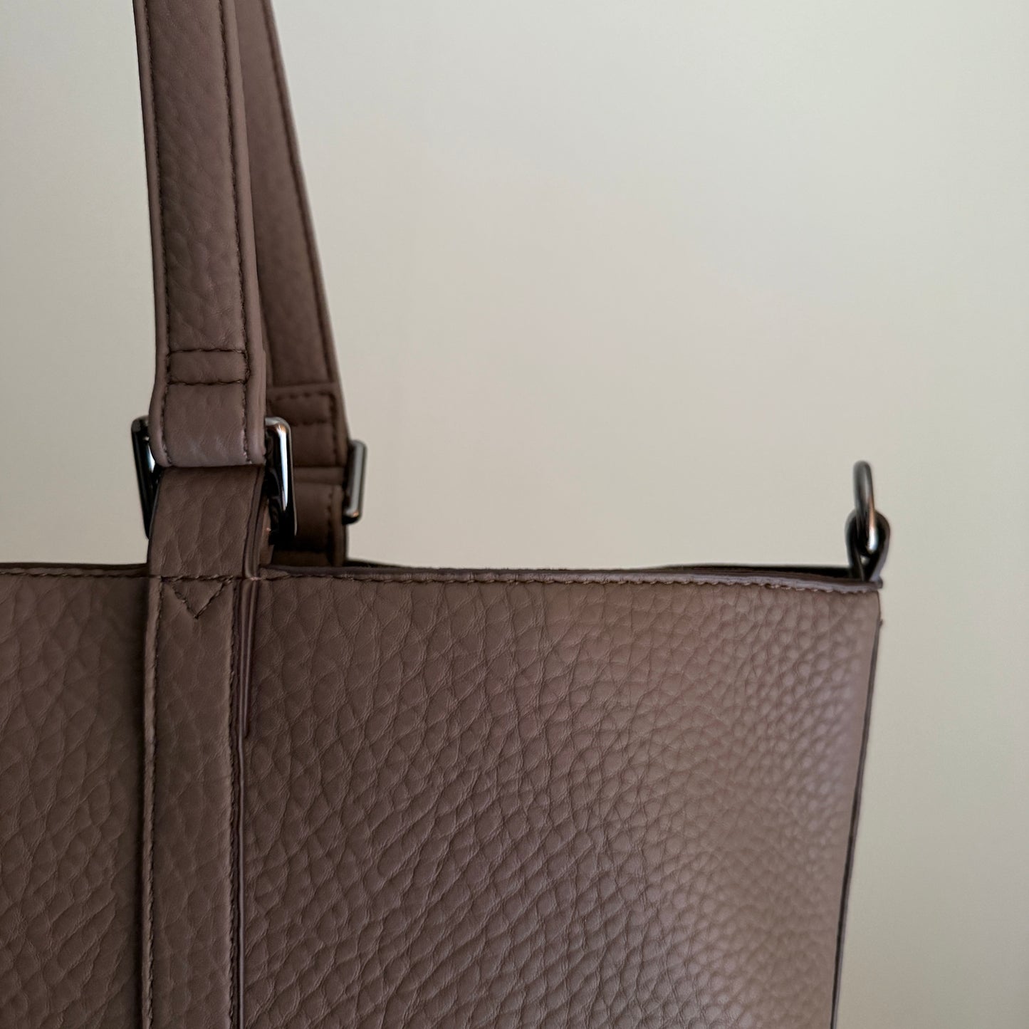 A4入るダブルハンドルで3wayな通勤バッグ