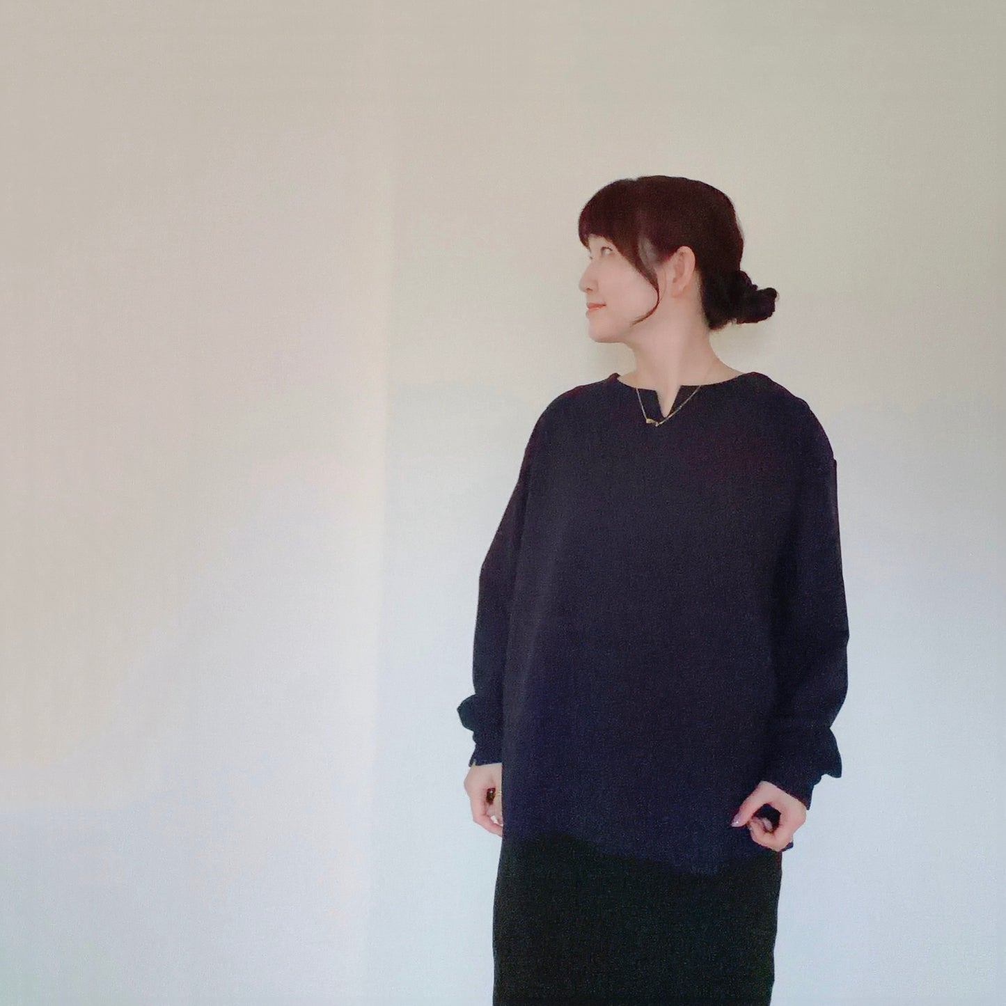 きれいめプルオーバーとネックレスのコーデセット