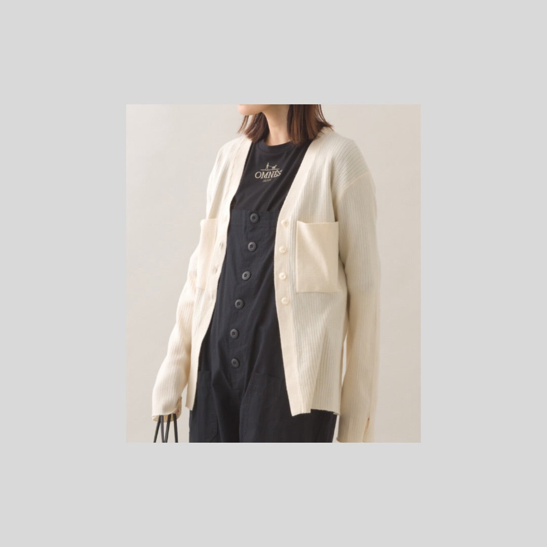 ポケット位置がバランス◎なニットカーディガン