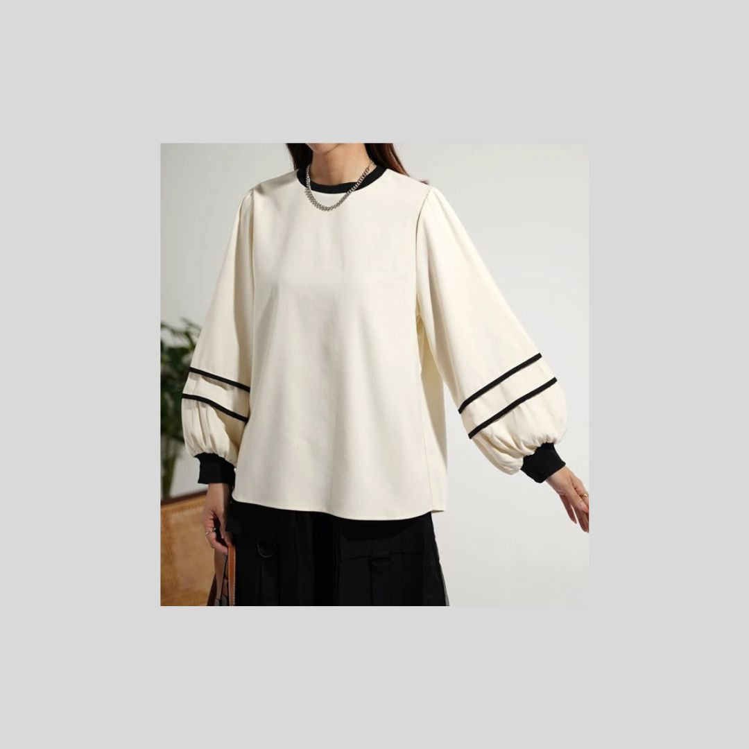 袖パイピングがかわいいブラウス