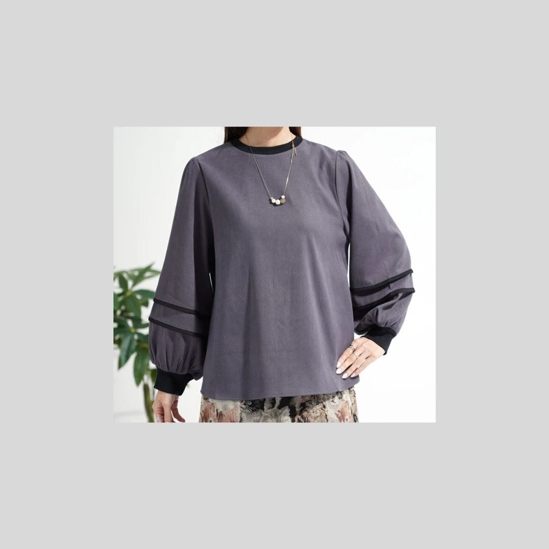 袖パイピングがかわいいブラウス