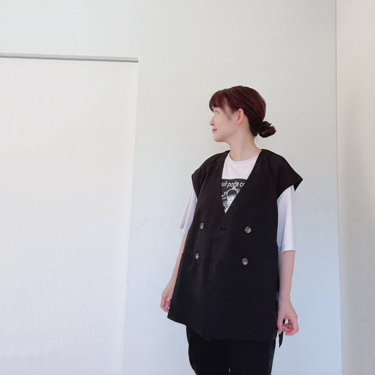 【ブラック登場】あの半袖ジャケットと同素材♪ジレとジャケットの間アイテム