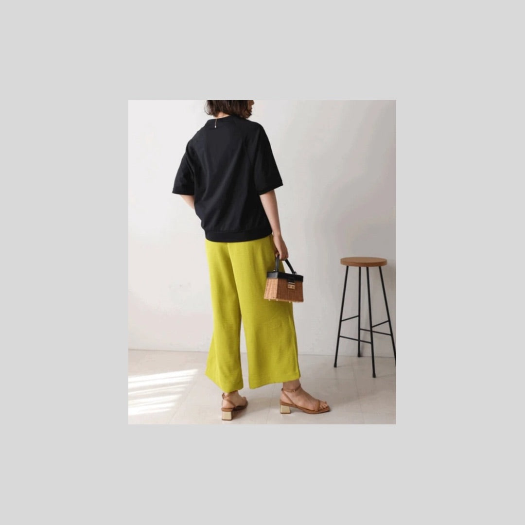 クリーンなイメージのラグランTシャツ