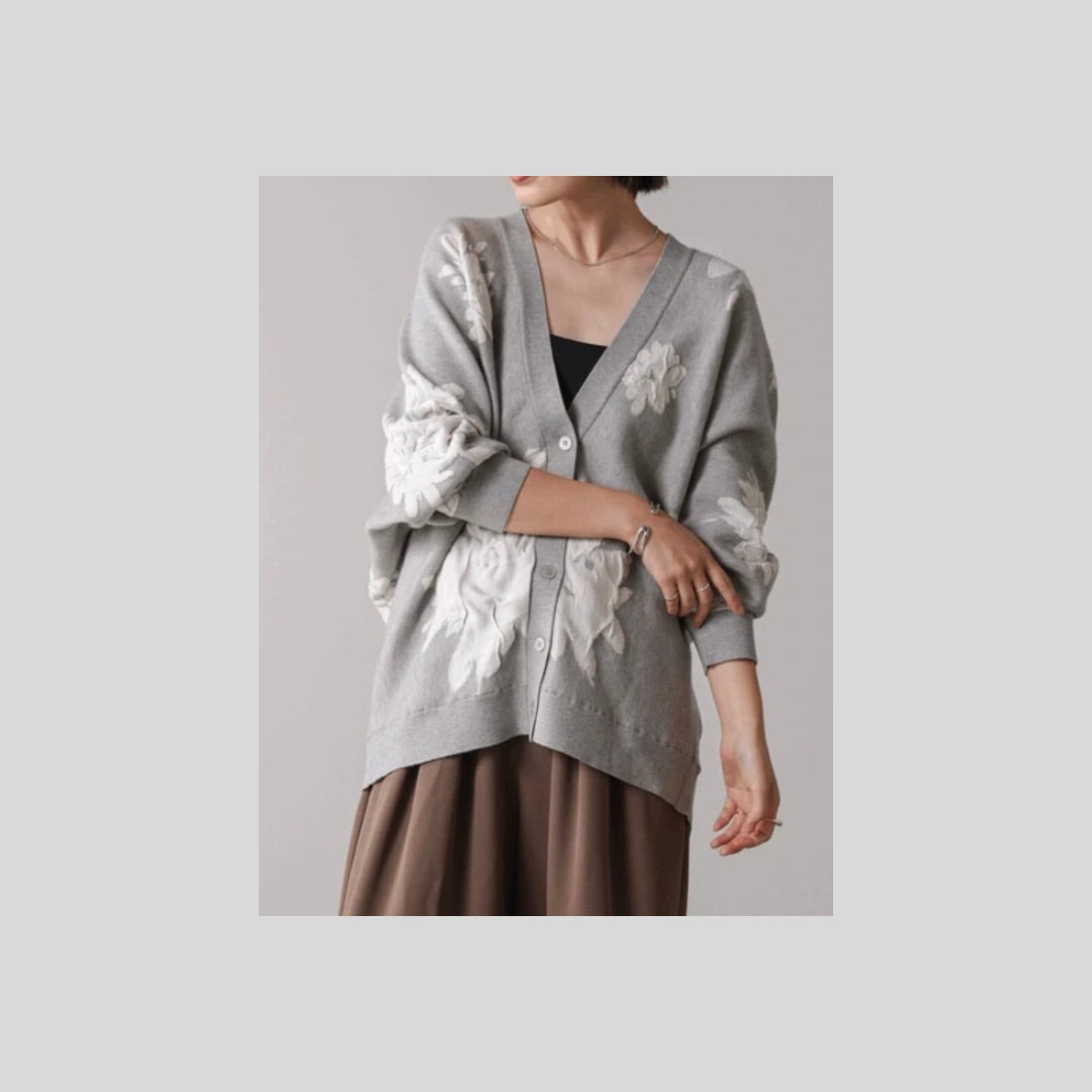 【再々入荷】立体感あるジャガードフラワーカーディガン