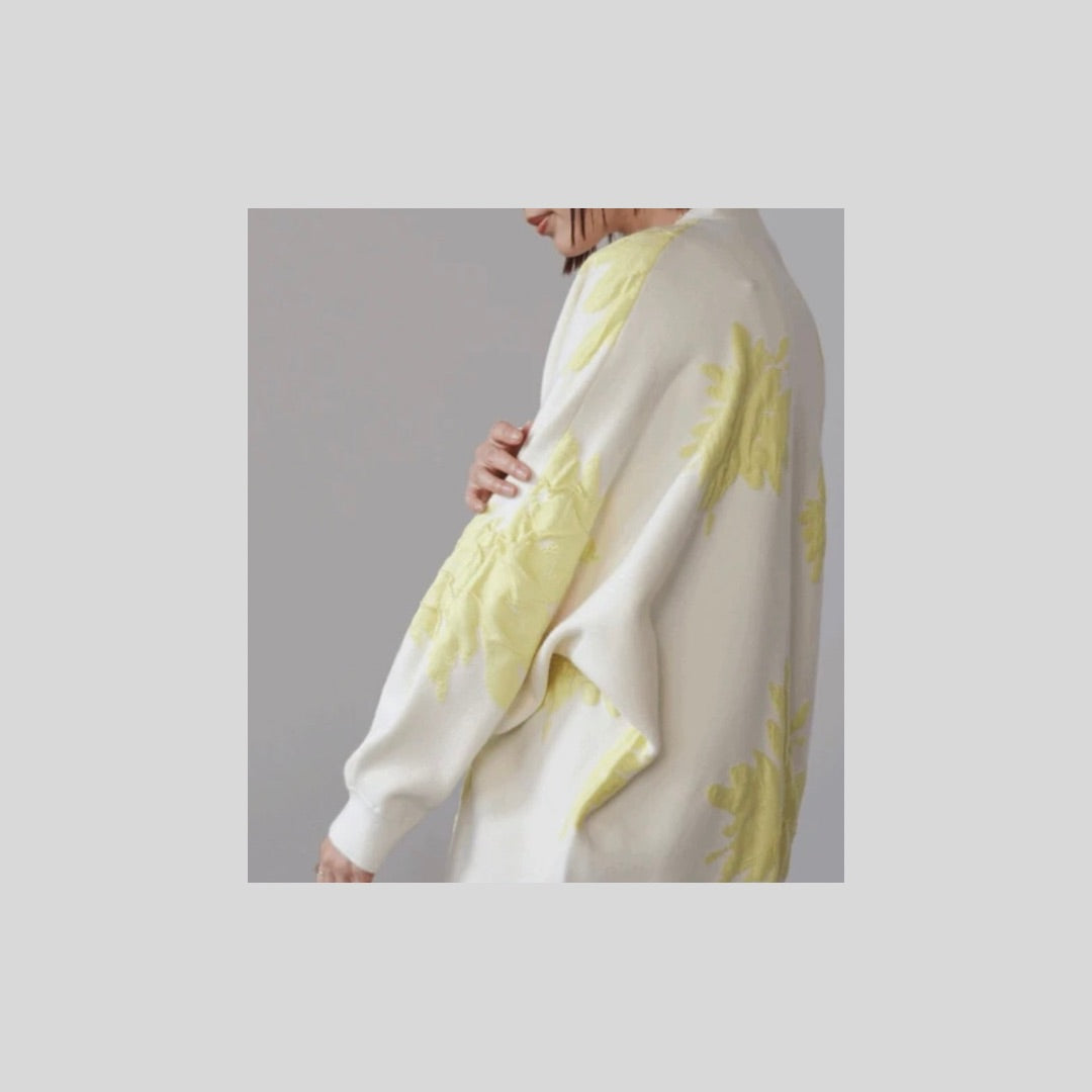 【再々入荷】立体感あるジャガードフラワーカーディガン