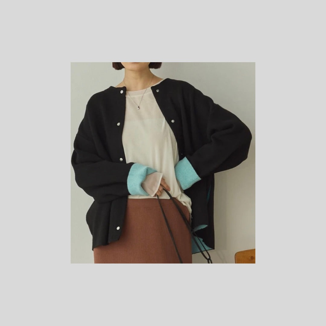 袖の色をチラ見せできるカーディガン