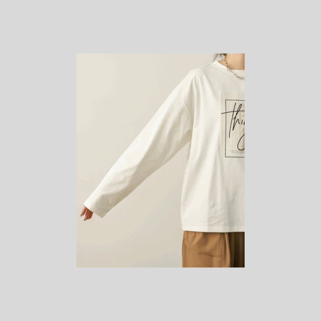 スウェード素材をコラージュ、雰囲気のあるロングTシャツ