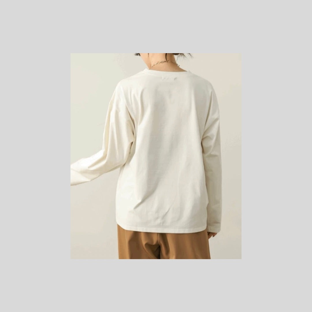 スウェード素材をコラージュ、雰囲気のあるロングTシャツ