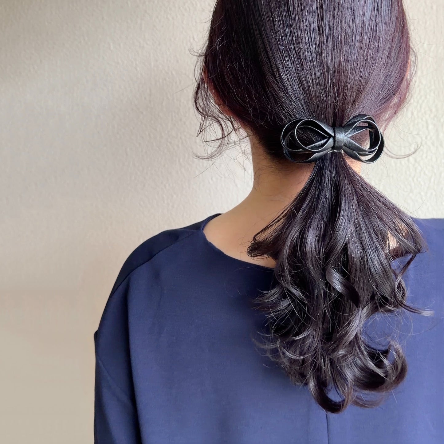 卒業式や入学式にも活躍する、控えめヘアアクセサリーのページ