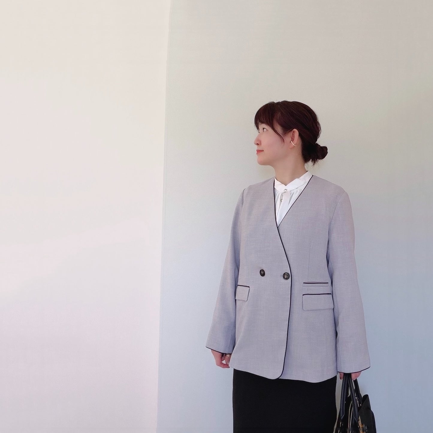 パイピングが上品な薄手ジャケット