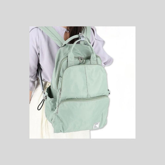 パステルグリーンとグレーの撥水加工リュック
